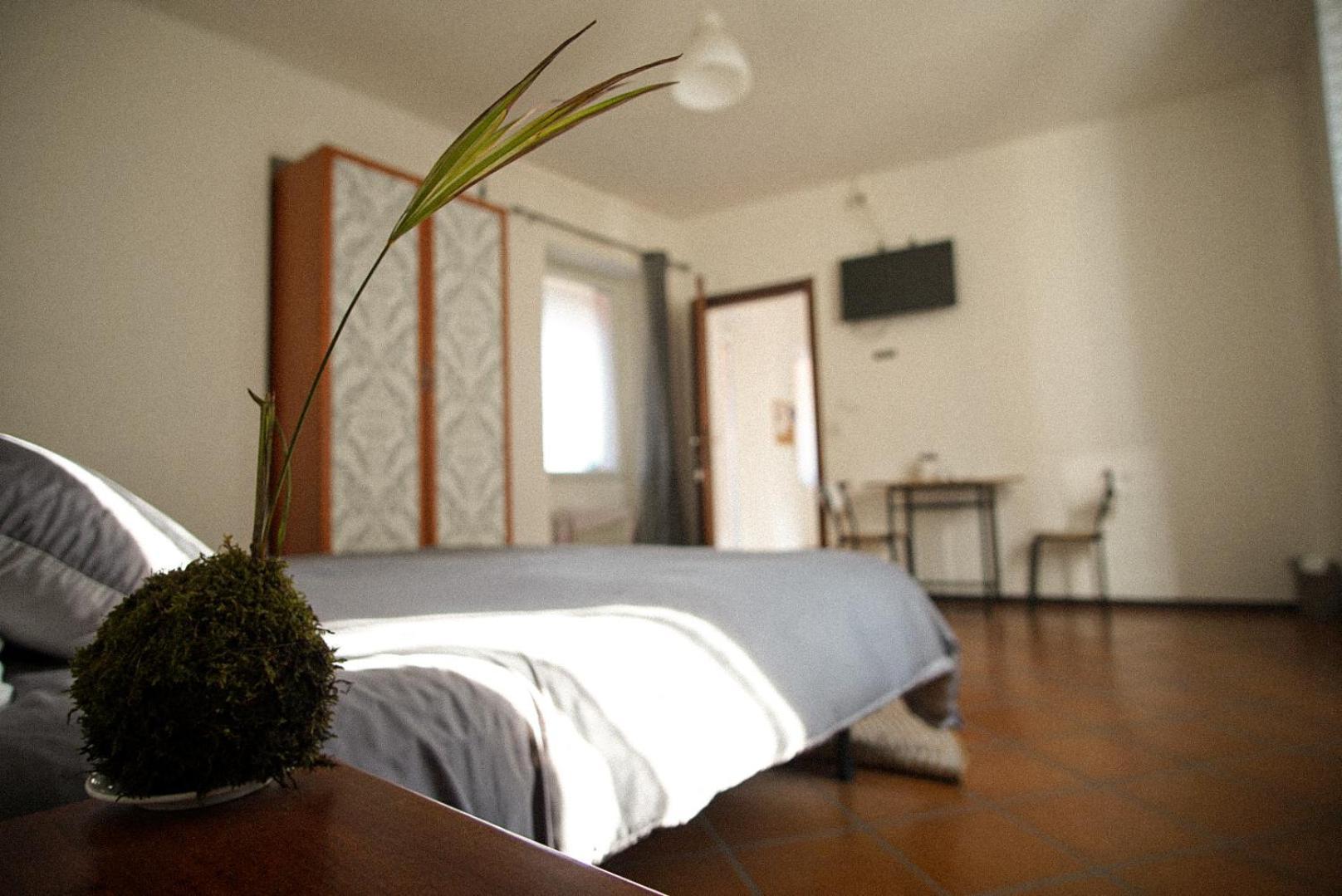 A D Rooms - Il Campanile Casale Corte Cerro Kültér fotó